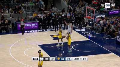 [Highlight] Seth Curry beats the buzzer!