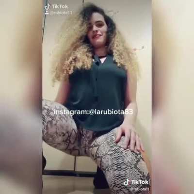 iG: larubiota83 , cameltoe 😏