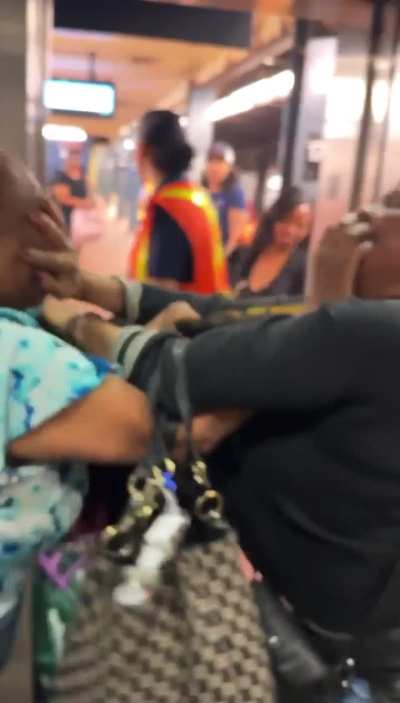 Grown women fight in NYC train station&rsquo;s elevator 
