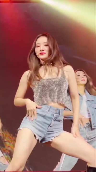 SuA's legs 👌