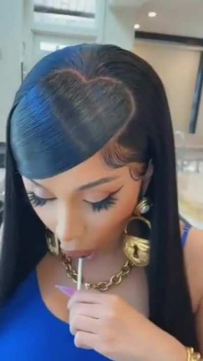 Cardi B sucking lollipop 😮