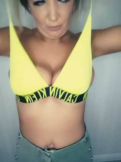 My boobs look like perfect jiggling jellies [OC]