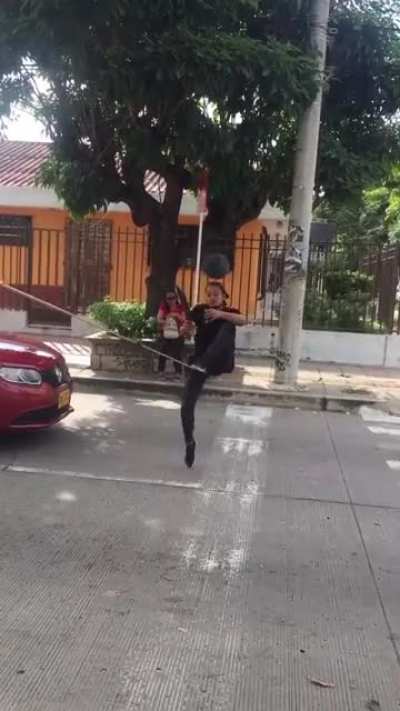 Incredible performance of a street artist