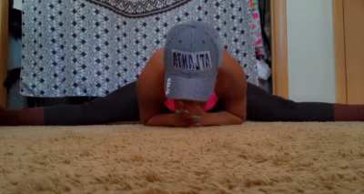 Middle splits attempt is getting less painful &amp;amp; feeling more like an actual stretch