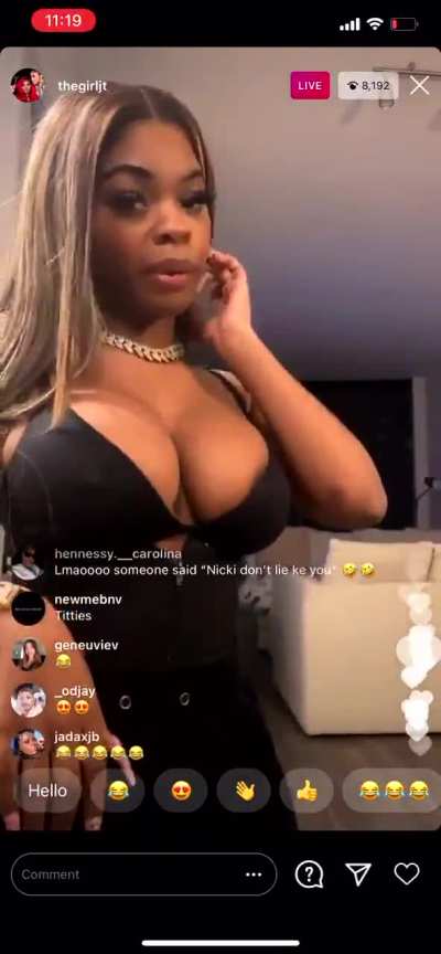 She keep seducing us