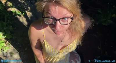 Slo-mo facial in the sun - I love to keep sucking after I&rsquo;ve been covered