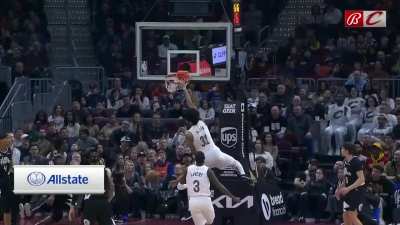 [Highlight] Jarrett Allen spins and dunks all over Moses Brown