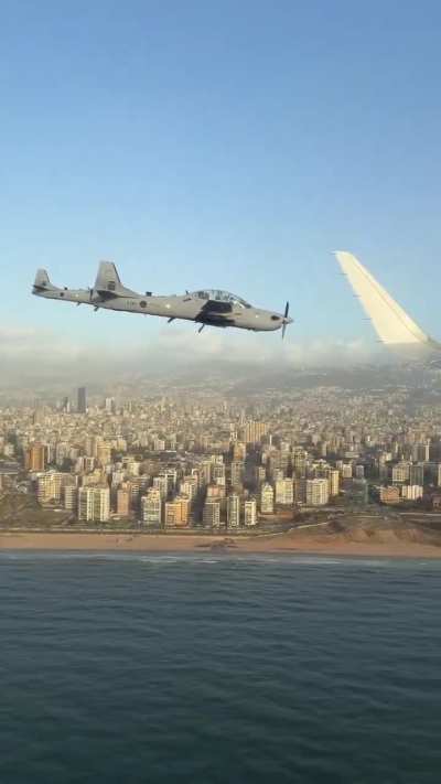 Super Tucanos protegendo o Papa Le&atilde;o XIV em sua chegada ao L&iacute;bano