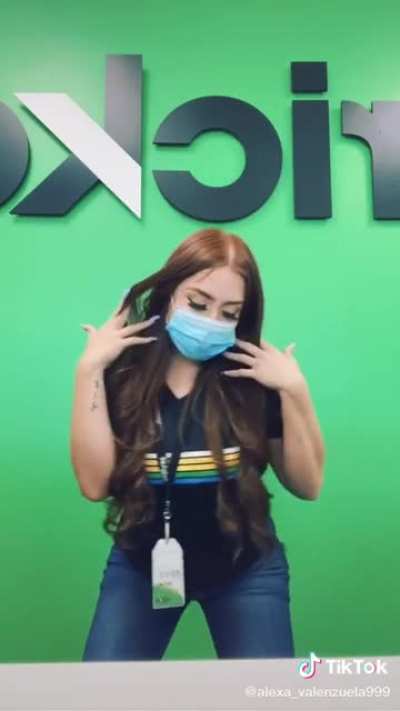 what do y&rsquo;all think about this girl