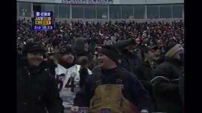 [Highlight] Today marks 67 days until the 2021 NFL Season Starts! Let&rsquo;s remember when Keith Traylor made the Earth rumble on this 67 yard interception return back in 2001. Bears would win, 33-13.