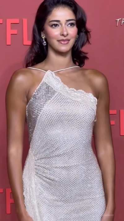 Bootylicious babe in all glittery look for 'The Ba***ds Of Bollywood' premiere