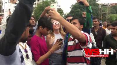 Female Tourist Harassed by a Selfie Mob: I Don’t Know Why People Find it So Easy to Ignore Someone’s Basic Privacy.