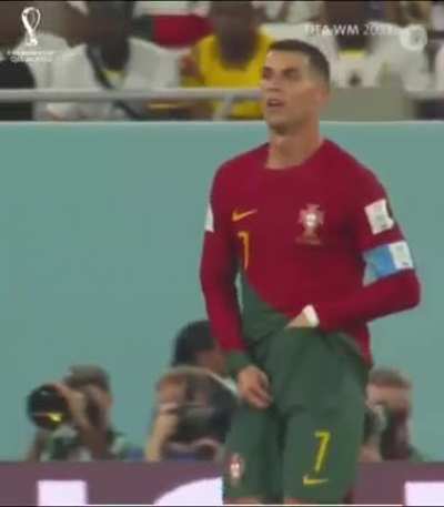 Why Is Bro Eating His Foreskin Mid Game😭😭