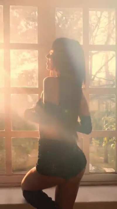La super ardiente y calietne de caelike ð¥ð¥ð¥ð¥ð¥ sensual baile