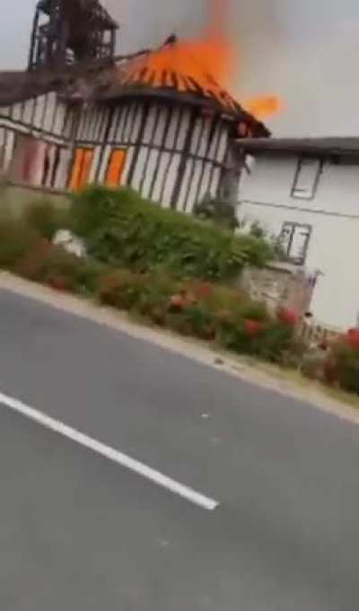 &acirc;&iexcl; In France&eth;&sup3;&eth;&plusmn;, Muslim&acirc;&ordf;&iuml;&cedil; immigrants set fire to a 16th-century Catholic Church &acirc;&iuml;&cedil;, reducing it to ashes, just a week after they had burned down the country's largest library&eth;.