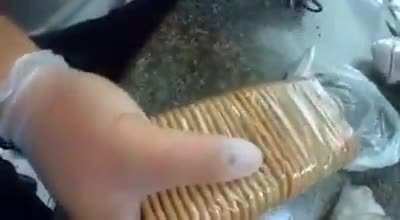 How a prisoner associate tries to deliver cell phones and batteries to guys in jail - Brazil.