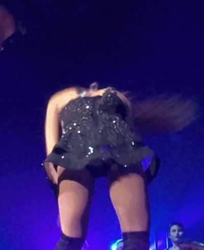 Giving us the perfect view 🍑👀