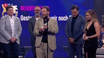 Serie &bdquo;Gestern waren wir noch Kinder&ldquo; mit Julia Beautx gewinnt &bdquo;Blauen Panther Award&ldquo; 25.10.23