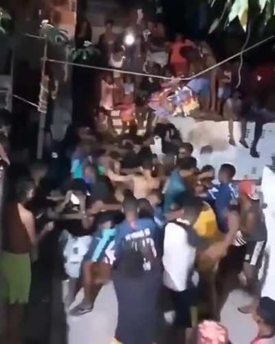 Pinhata &eacute; baile de favela ...