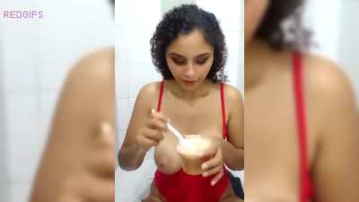 Before, she was reluctant to vomit, now she eats everything !