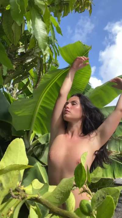 I&rsquo;m Eva, do you want to be my Adam?🌺
