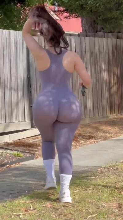 🧟&zwj;♂️🍑