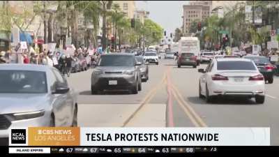 Anti-Elon protest at Tesla dealership in Pasadena