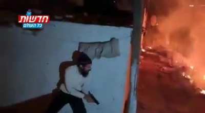 مستوطنون صهاينة يطلقون النار على شبان فلسطينيين في حي الشيخ جراح في القدس
