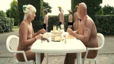 Maria de Medeiros et les autres - Ni &agrave; vendre ni &agrave; louer (FR2011) - Lieu naturiste et &eacute;trange