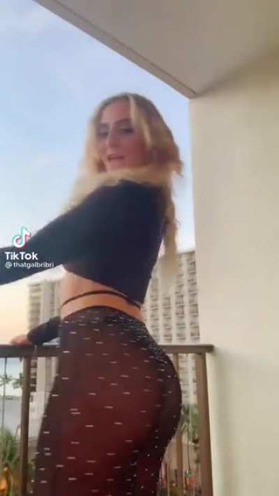 I love that booty 🥵