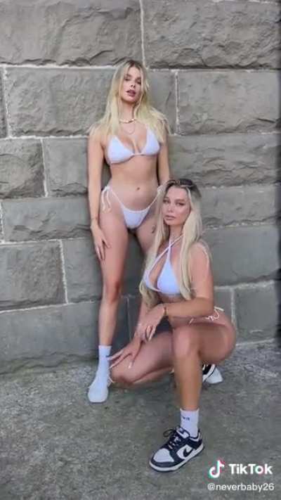 Bikini Tik Tok mit Celina