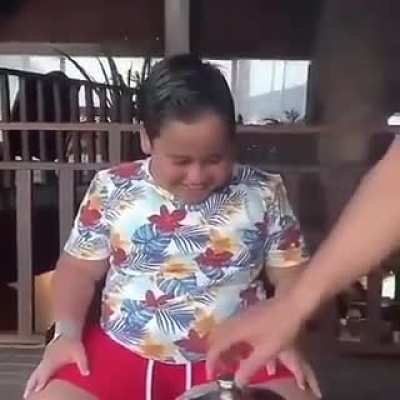 😳