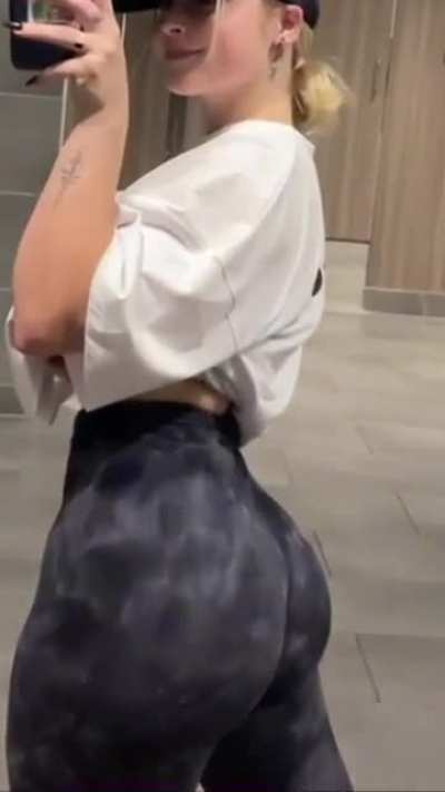 The best kind of gym girls