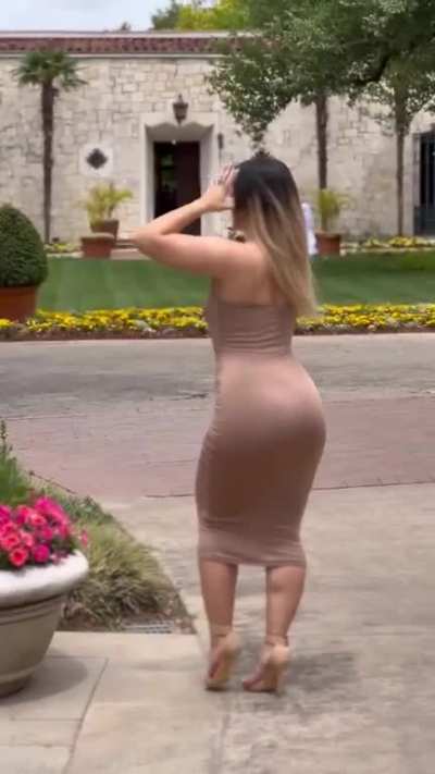 Juliana (@misspeachyyyj)