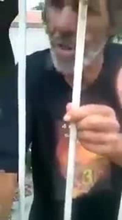 😳