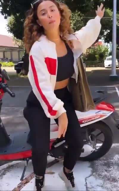 Yassi Pressman