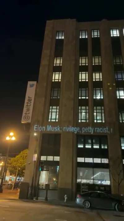 Over 1200 Twitter engineers quit and projected insults about Elon Musk on the Twitter HQ: "supreme parasite, petulant pimple, apartheid profiteer, dictator's asskisser, lawless oligarch, insecure colonizer, cruel hoarder, space karen, mediocre manchild, p