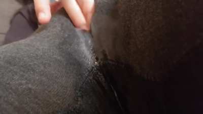 Soaking her leggings with squirt
