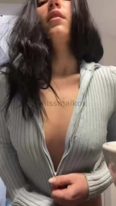 Would you enjoy my petite curves?🙈