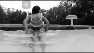 Poolside Twerking 6