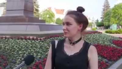 Интервьюер из Калининграда повернул стрелочку и начал спрашивать у женщин, сколько они должны зарабатывать, чтобы содержать мужа и семью. Некоторые не сразу поняли, что речь идет не о заработке мужчины.