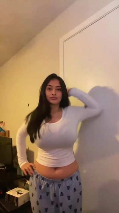curvy indian babe