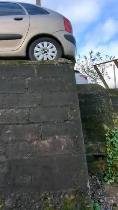 This parking space does not allow a single mistake, you make a mistake and you throw your car onto the green railway track.