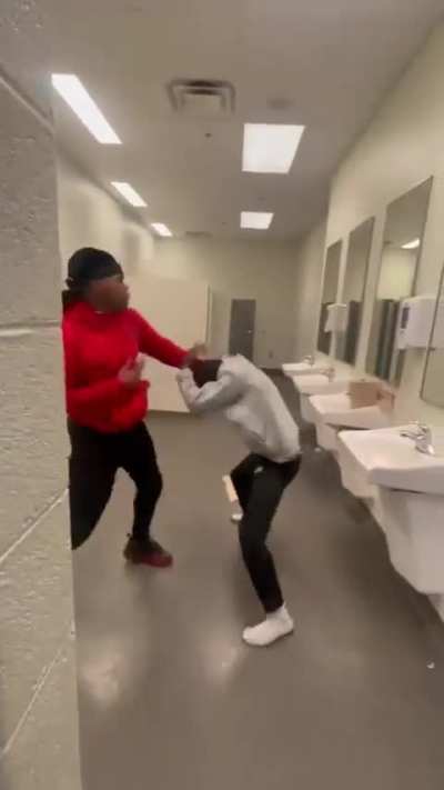 Fight I&rsquo;m bathroom at school next to mine