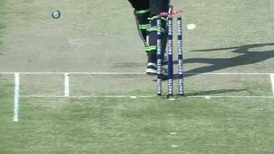 Perfect outswinger from Umesh Yadav