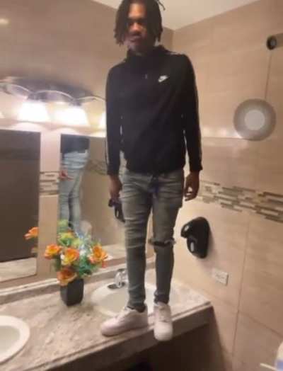 Nigga ain&rsquo;t never takin another picture again 💀