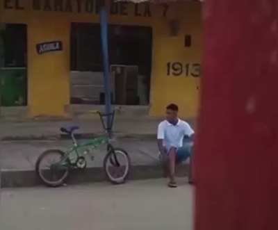 Guy over engineered his bicycle to fuck thieves.
