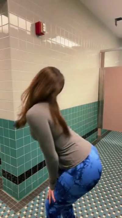 TikTok thot with massive ass 🤤🍑💦