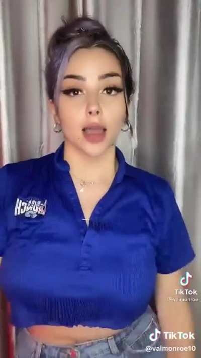 C&oacute;mo siempre mostrando las tetas