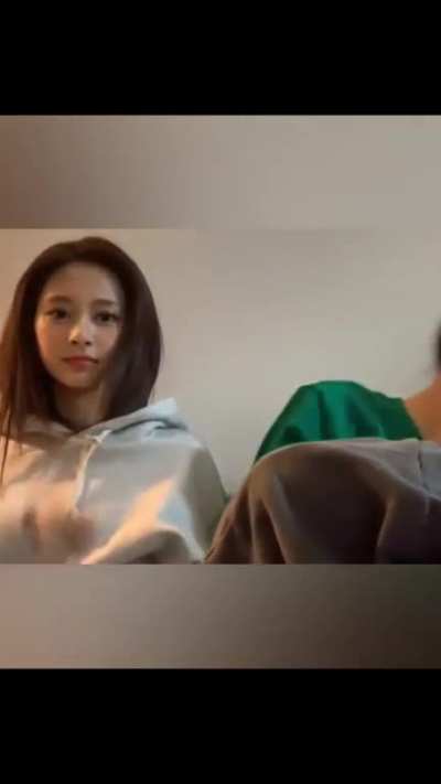 Tzuyu raps in "Hello" (instead of Chaeyoung) 😎 ft. Nayeon, Momo |  